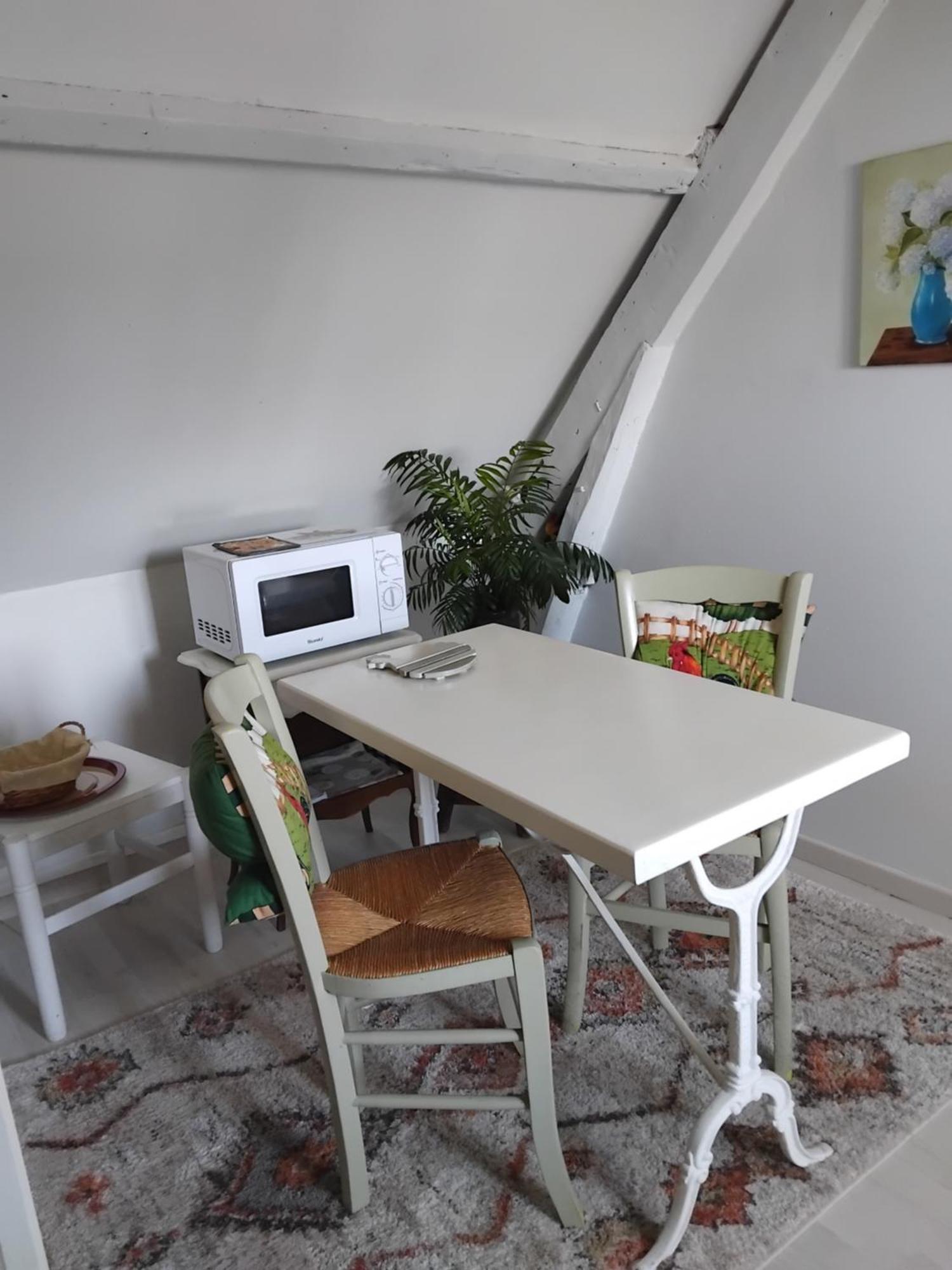 Le Jardin Des Poules Bed & Breakfast Thietreville Exterior photo